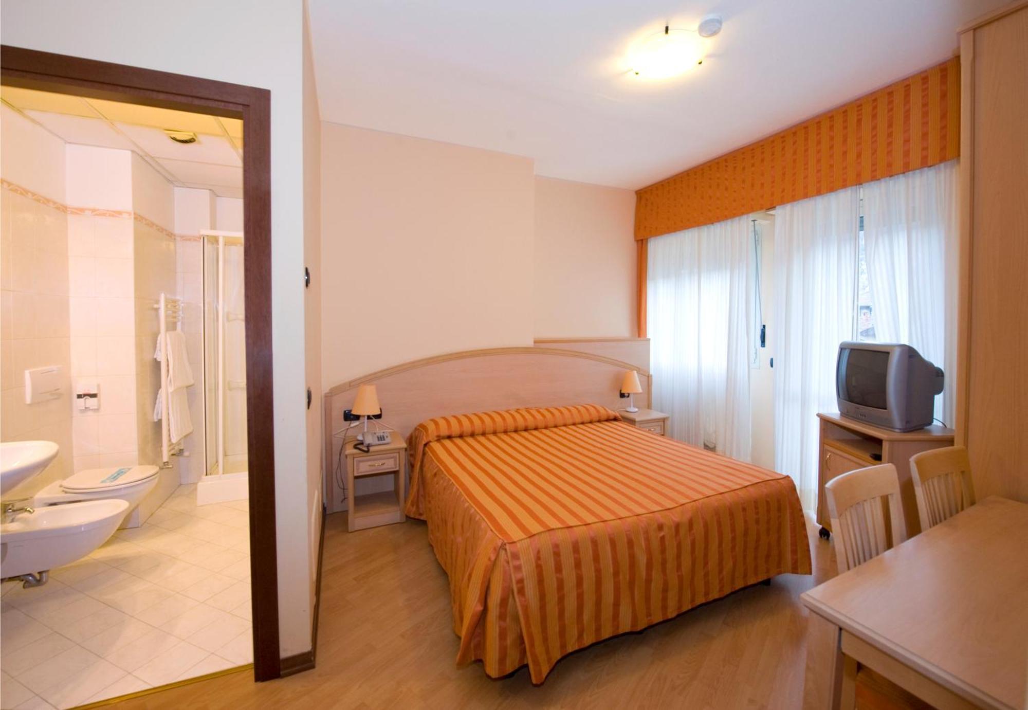 Hotel Residence Dei Fiori Baveno Exterior foto