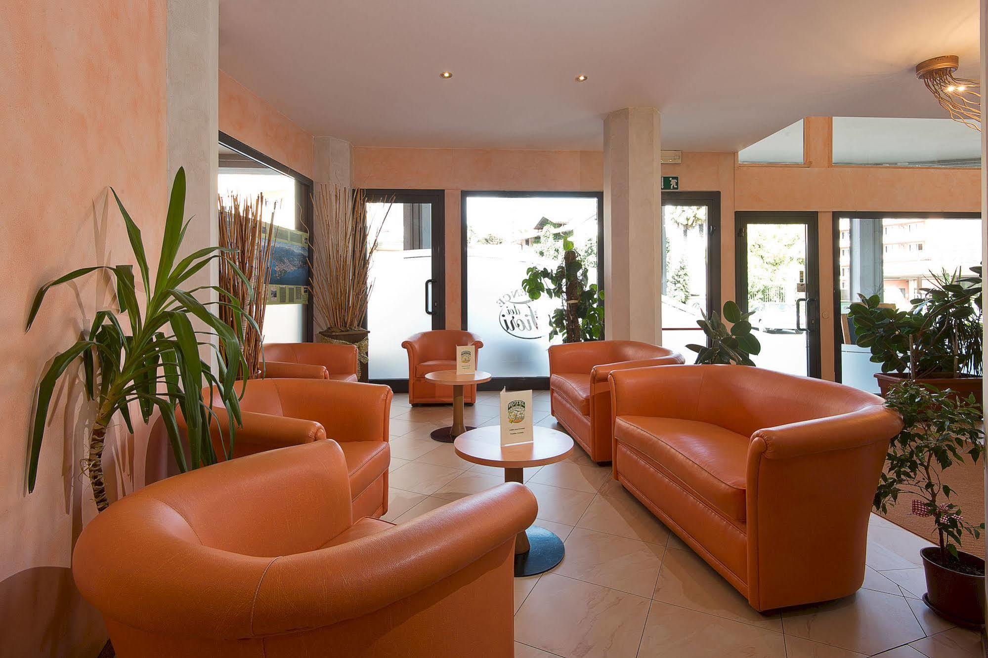 Hotel Residence Dei Fiori Baveno Exterior foto